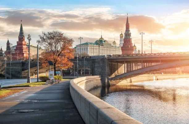 Где брать забавные байки про улицы и здания